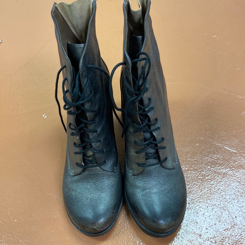 AS 98 Style Bacio brand size 10 soft pewter leather. 3.5” block heel. Very comfy